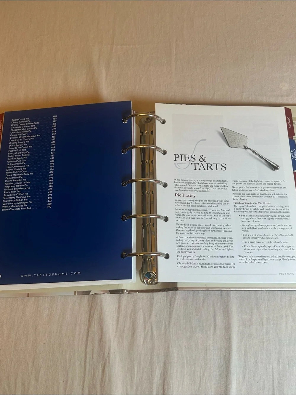 The Taste of Home Cookbook Timeless Recipes  5 Ring Binder w/CD Nice Variety